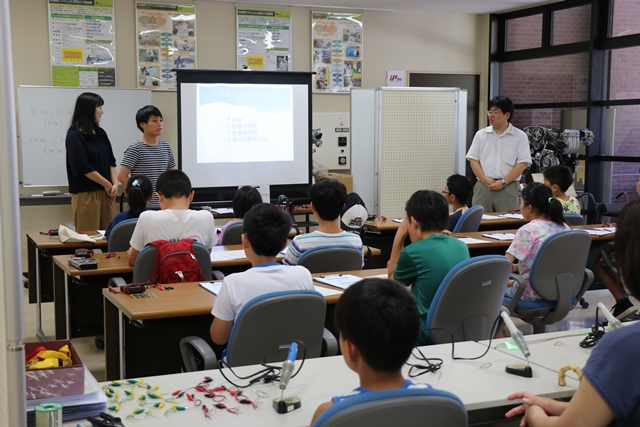 �����̗l�q