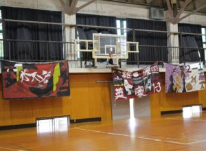 学生が高専祭代替行事用に横断幕を制作しました