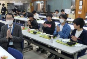 学寮食堂の様子「特別メニュー」