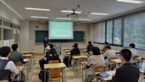 【建設システム工学科】国土交通省福知山河川国道事務所様による河川工学の講義を実施いただきました。（2024.12）