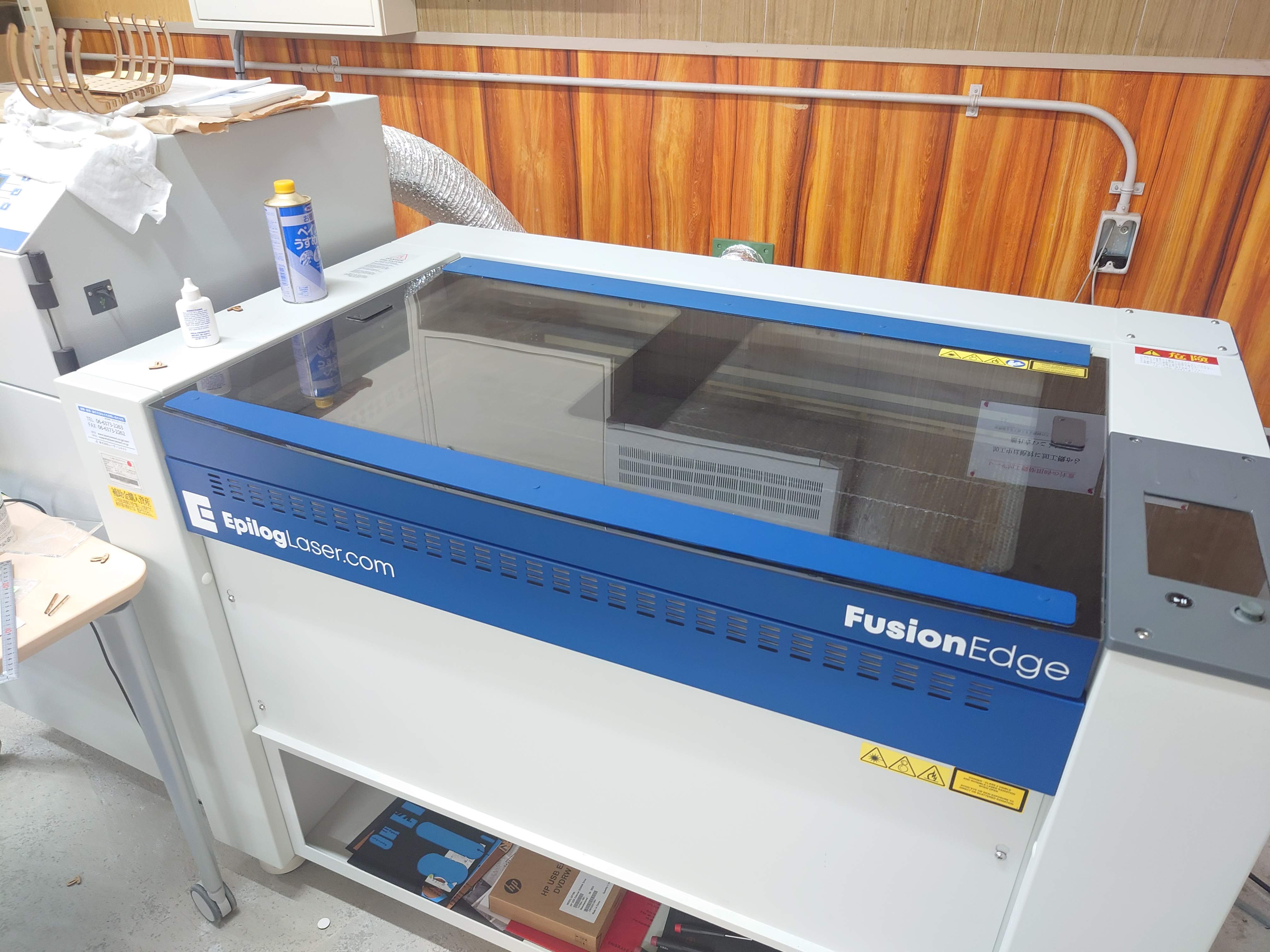 レーザー加工機