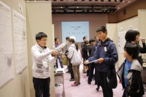 舞鶴高専ジュニアドクター育成塾の成果発表会と修了式を実施しました。