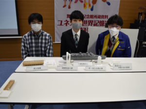 本校学生が卒業研究作品を舞鶴引揚記念館に寄贈しました。