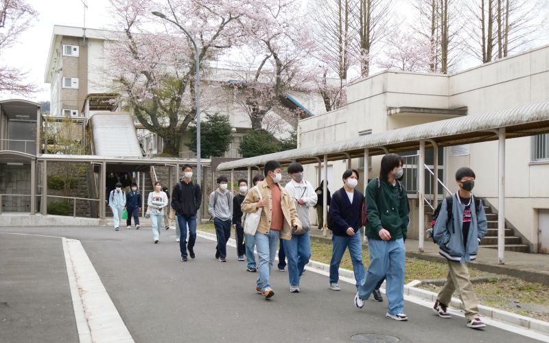 寮生活：登校の様子