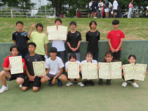 テニス部が近畿地区高専体育大会に出場し、女子ダブルスで優勝しました。