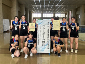 女子バレーボール部が第58回全国高専体育大会に出場し、3位に入賞しました。