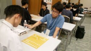 本校学生が第30回全国高等専門学校将棋大会に参加しました。