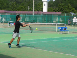 テニス部が第65回舞鶴テニス選手権大会に出場しました。