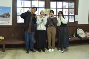 軽音楽部の学生が「松尾寺 秋のミニコンサート（弾き語り）」に出演しました。