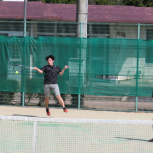 テニス部が第52回舞鶴オープンテニストーナメント大会に出場しました。
