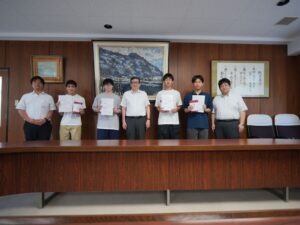 学業成績優秀者に対しての表彰を行いました。