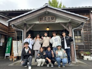 軽音楽部の学生が「高専祭2025プレミニコンサート in松尾寺駅舎」に出演しました。