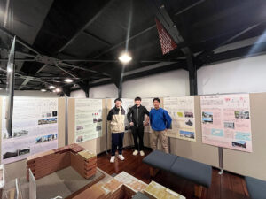【建設システム工学科】学生が作成したポスターが舞鶴赤れんが博物館に展示されています。