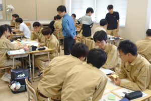 【電子制御工学科】最先端の搬送ロボットを体験！～プロジェクト学習で万願寺とうがらし収穫ロボットに挑戦～